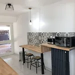 Chez Sophie Et Gege. Maison De Ville, Deux Chambres, De Plain-pied *