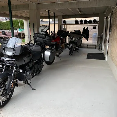 شقة Chez Sophie Et Gege. Maison De Ville, Deux Chambres, De Plain-pied