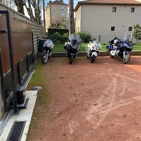 Chez Sophie Et Gege. Maison De Ville, Deux Chambres, De Plain-pied 菲雅克