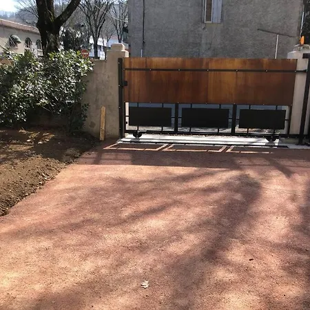 Chez Sophie Et Gege. Maison De Ville, Deux Chambres, De Plain-pied فيجيا