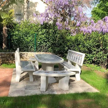 شقة Chez Sophie Et Gege. Maison De Ville, Deux Chambres, De Plain-pied *