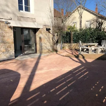 Chez Sophie Et Gege. Maison De Ville, Deux Chambres, De Plain-pied *