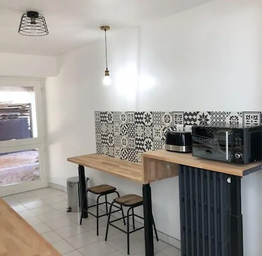 Chez Sophie Et Gege. Maison De Ville, Deux Chambres, De Plain-pied *