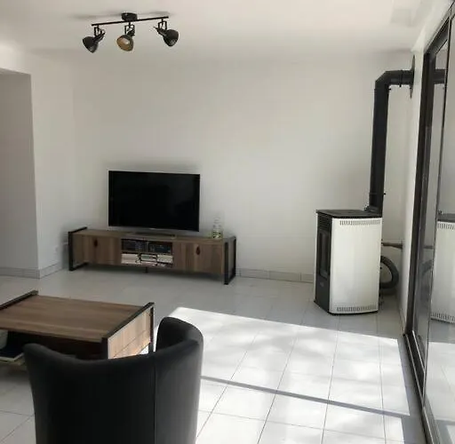 Appartement Chez Sophie Et Gege. Maison De Ville, Deux Chambres, De Plain-pied *