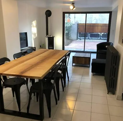 Chez Sophie Et Gege. Maison De Ville, Deux Chambres, De Plain-pied Figeac