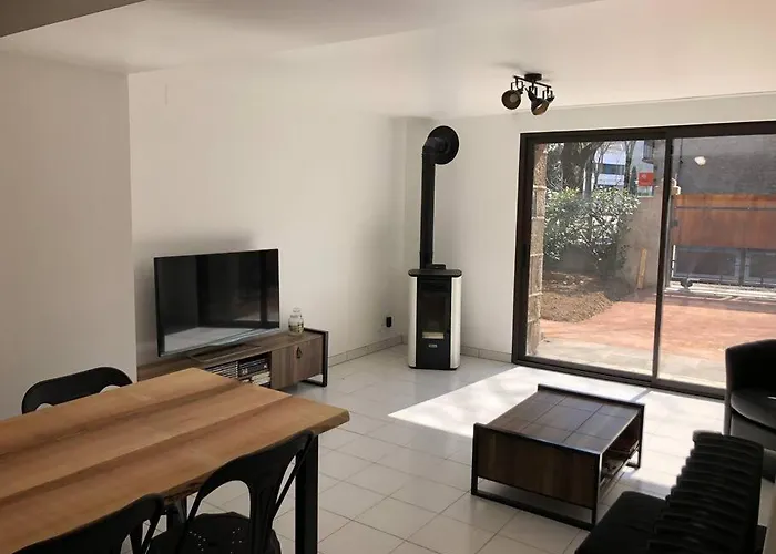 Appartement Chez Sophie Et Gege. Maison De Ville, Deux Chambres, De Plain-pied *