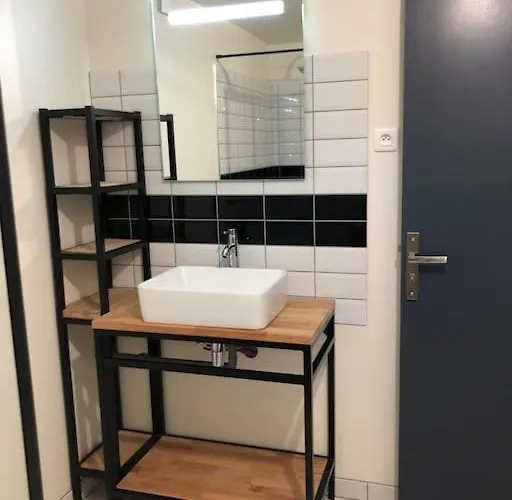 Chez Sophie Et Gege. Maison De Ville, Deux Chambres, De Plain-pied Appartement *